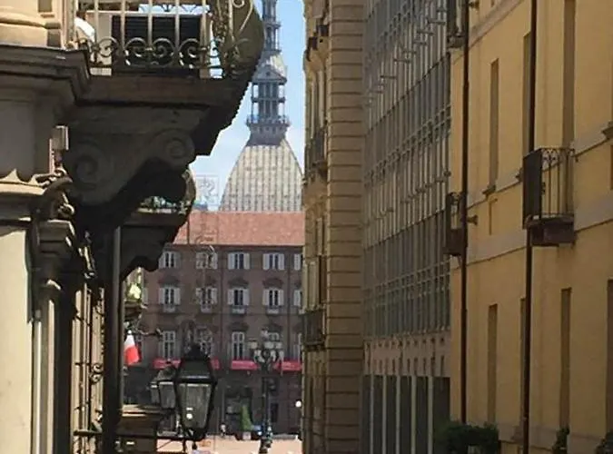 Piazza Castello Lägenhet